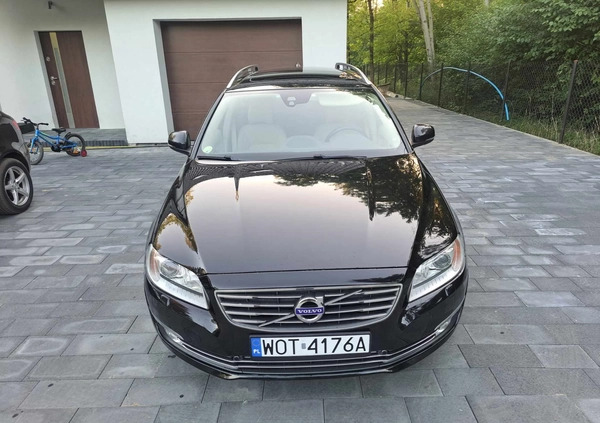 Volvo V70 cena 43600 przebieg: 318689, rok produkcji 2016 z Otwock małe 562